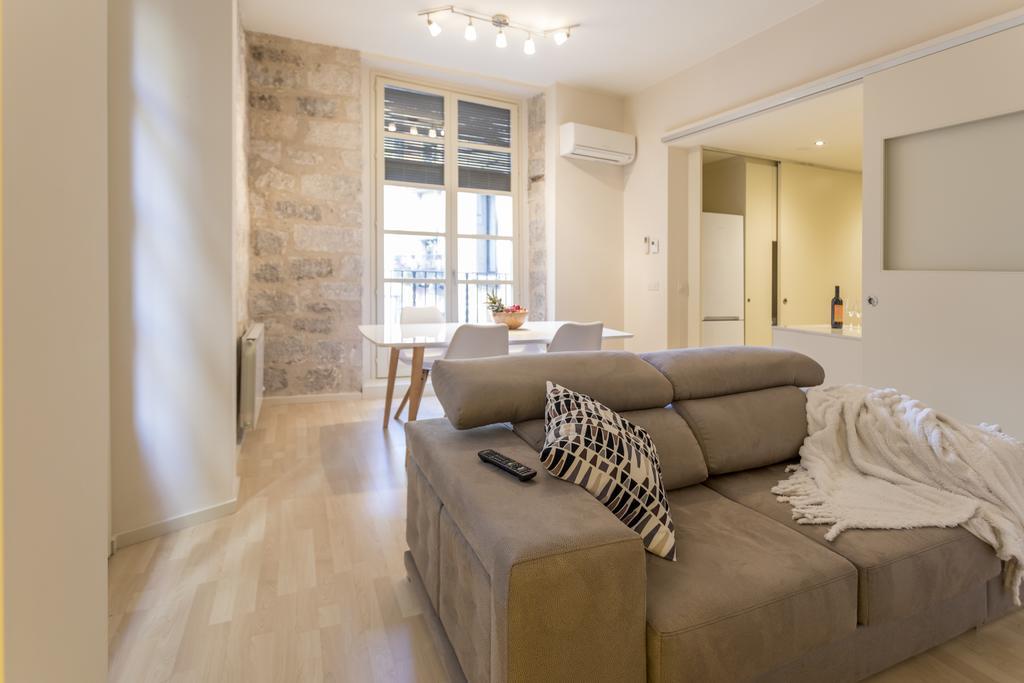 Bravissimo Cort Reial-1B Apartment Girona Bagian luar foto