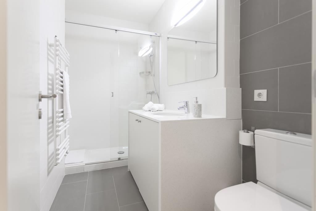 Bravissimo Cort Reial-1B Apartment Girona Bagian luar foto