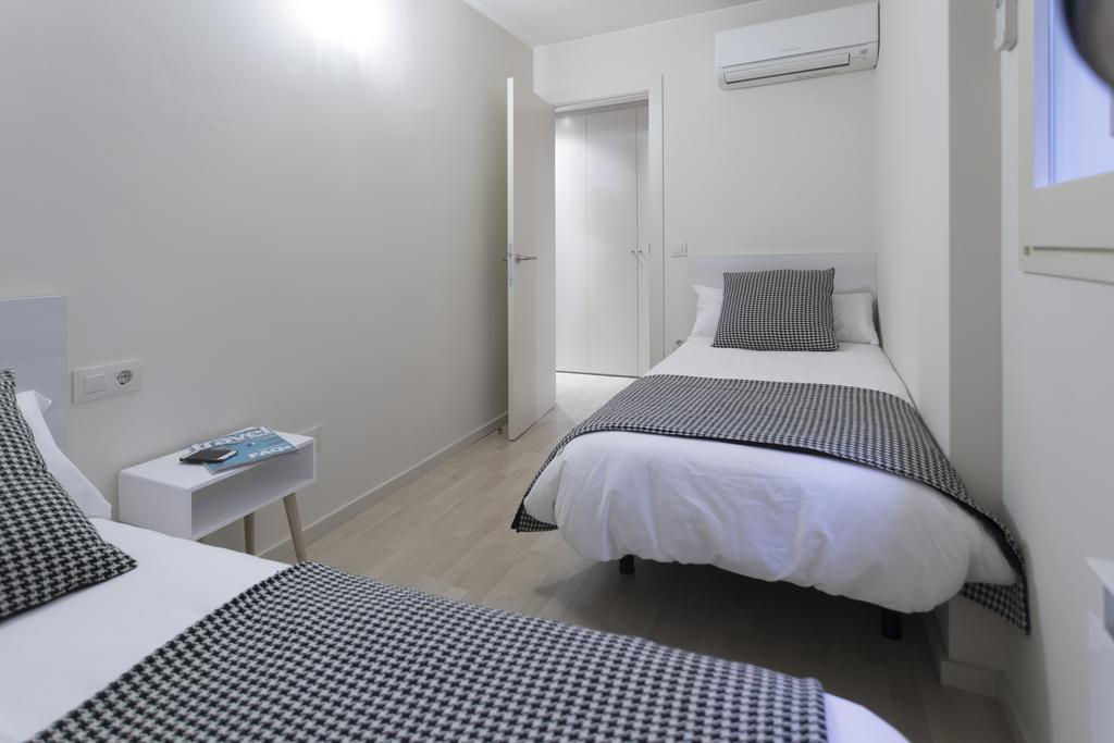 Bravissimo Cort Reial-1B Apartment Girona Bagian luar foto