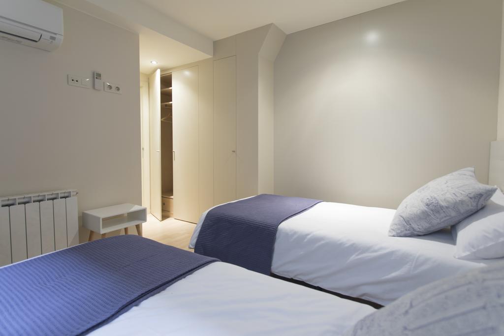 Bravissimo Cort Reial-1B Apartment Girona Bagian luar foto